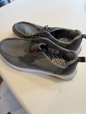 Hey Dude Men's Gray Low-Top Lace-Up Shoes Sz 13.  Tub6